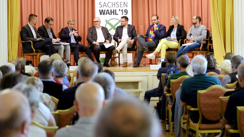Das war vor zwei Jahren zur Landtagswahl: Sechs Kandidaten und zwei Moderatoren im Saal des Meißner Burgkellers. Am 7. September wird die gleiche Anzahl an Teilnehmern auf der Bühne sitzen. Die Kandidaten sind aber neu.
