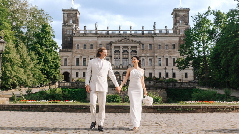 Auf Schloss Albrechtsberg in Dresden hat Dynamos Aufstiegskapitän Michael Hefele seine Frau Denise geheiratet. "Ein unvergesslicher Tag", schwärmt er.