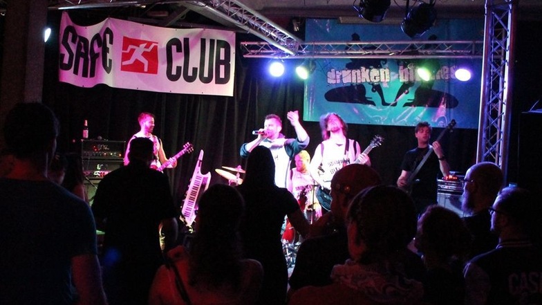 Zum 25. Jubiläum gab es ein Konzert mit den Drunken Bitches, dem „Dauerbrenner“ im Club.