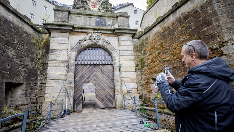 Dieses 300 Jahre alte Tor kehrt auf die Festung Königstein zurück