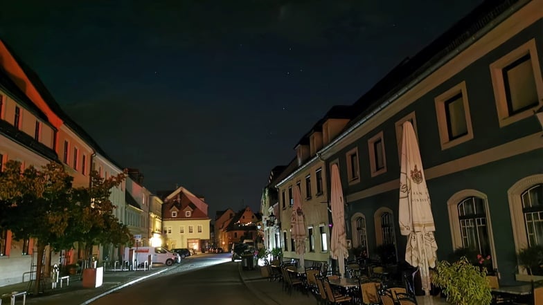 Ziemlich dunkel war es am Mittwochabend rund um den Neumarkt und die Klostergasse. Hier waren die Straßenlaternen ausgefallen.