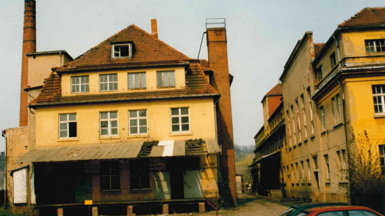 Das Produktionsgebäude sowie das benachbarte Büro- und Lagergebäude der früheren Konsumbäckerei wurden 1995 abgerissen.