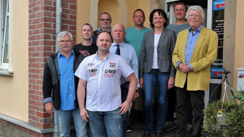 Die gewählten Löbauer AfD-Vertreter im Stadtrat - hier noch mit Robért Haupt (ganz vorn) nach der jüngsten Kommunalwahl.