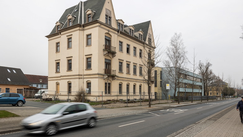 Das Haus an der Rottwerndorfer Straße 24 in Pirna wird saniert. Wann die neuen Bewohner einziehen können.