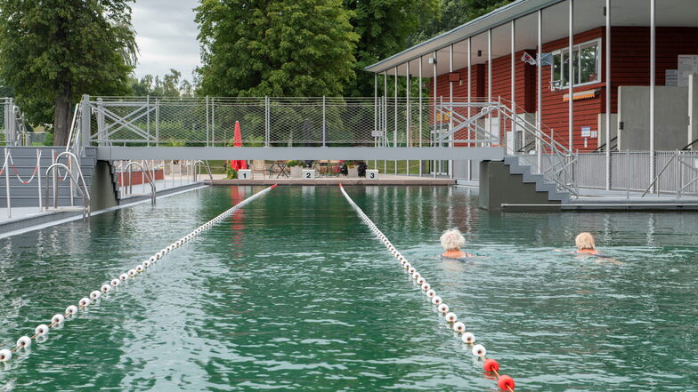 Das Naturerlebnisbad in Großenhain bietet Schwimmkurse für Kinder an.