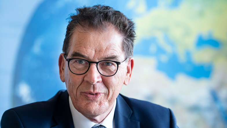 CSU-Minister Müller kündigt Rückzug an
