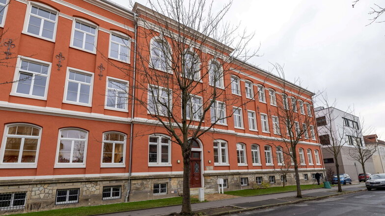 Saniert, erweitert und sehr beliebt: die Pirnaer Pestalozzi-Oberschule.