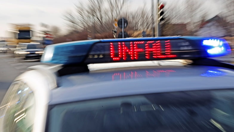 Tödlicher Verkehrsunfall bei Thiendorf: Polizei sucht nach Zeugen