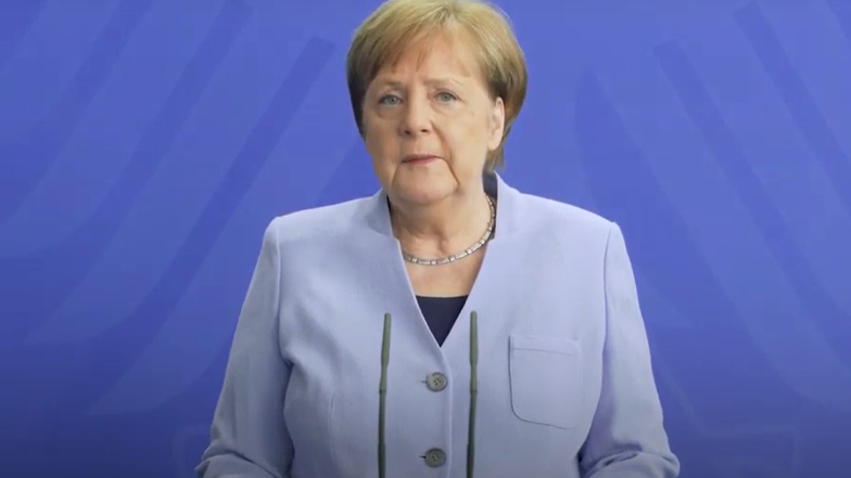 Bundeskanzlerin Angela Merkel hat in einem Video dazu aufgerufen, auch während der Feiertage möglichst daheim zu bleiben.