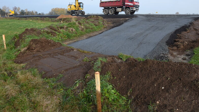 2017/2018 wurde die Staatsstraße S91 neu gebaut. Die jetzigen Arbeiten gehören da noch dazu. .