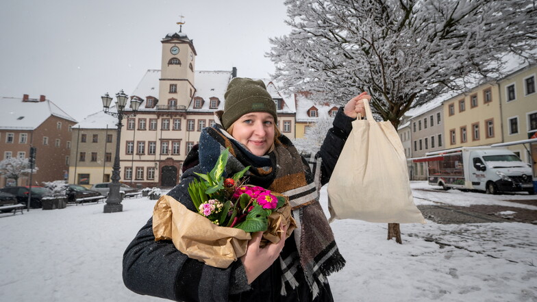 Reporterin von Sächsische.de Martha Johanna Kaul hat in der Leisniger Innenstadt einen Selbstversuch gestartet und war positiv überrascht von ihrem vollen Einkaufsbeutel.