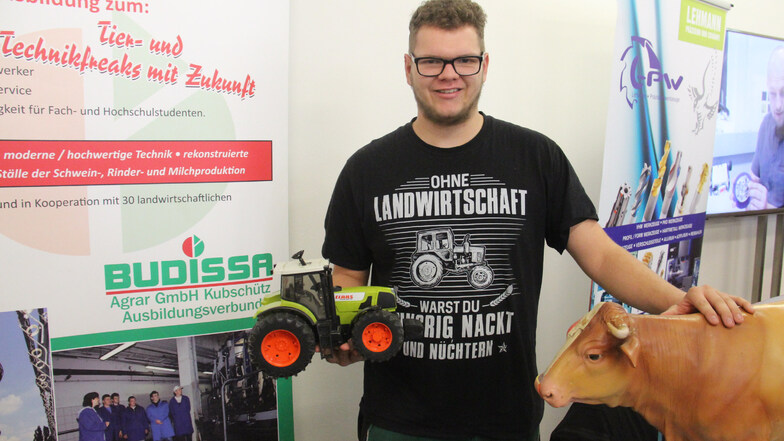 Mathias Eichler lässt sich bei der Budissa Agrar GmbH Kubschütz zum Landwirt ausbilden. Er ist stolz auf seinen Beruf und versuchte auf der Messe „Zukunftsnavi“ in Bautzen, auch andere Jugendliche dafür zu begeistern.