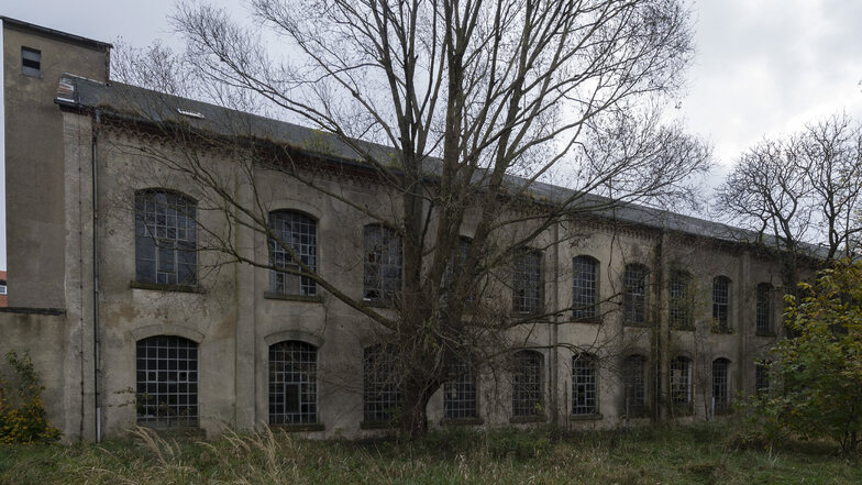 Diese Fabrik in Neukirch beherbergte einst eine Weberei. Nun sollen dieses und weitere Gebäude abgerissen werden.