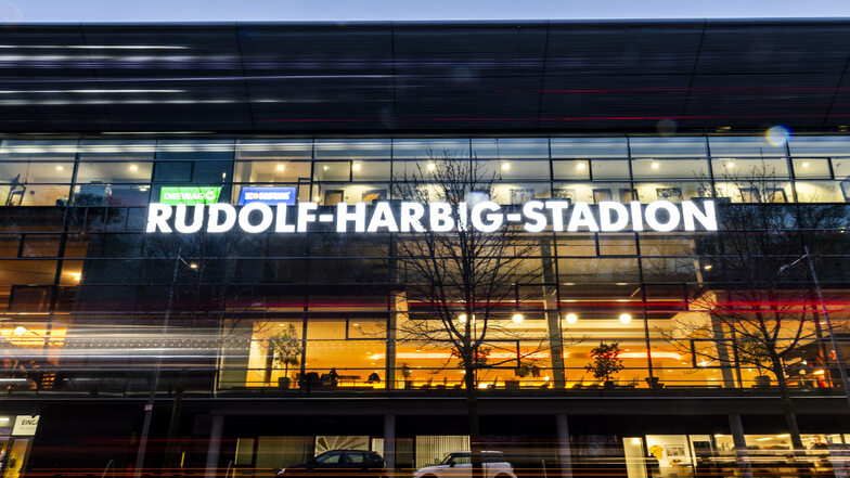 Nicht etwa Dynamo-Stadion heißt die Spielstätte von Dresdens besten Fußballern. Die Fans haben sich vor zwei Jahren in einer Umfrage für Rudolf-Harbig-Stadion entschieden.