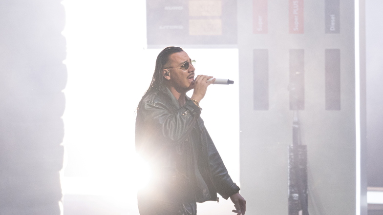 Der deutsche Rapper und Sänger Apache 207 ist am Mittwoch in Leipzig im Rahmen seiner Arena-Tour zu Gast.