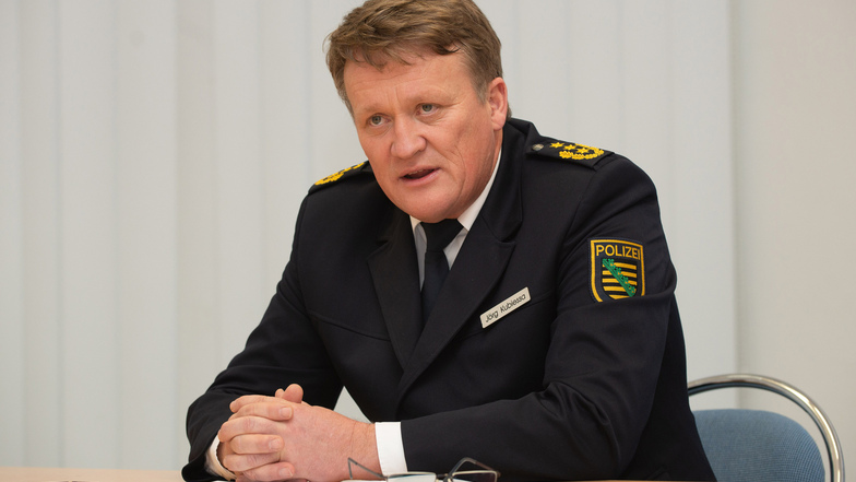 Jörg Kubiessa ist neuer Polizeichef in Dresden. Der 54-Jährige war zuletzt im Führungsstab der Chemnitzer Polizei beschäftigt.