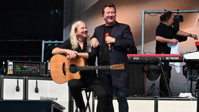 Sänger Claudius Dreilich (r.) und Gitarrist Bernd Römer  - eingespieltes Team.