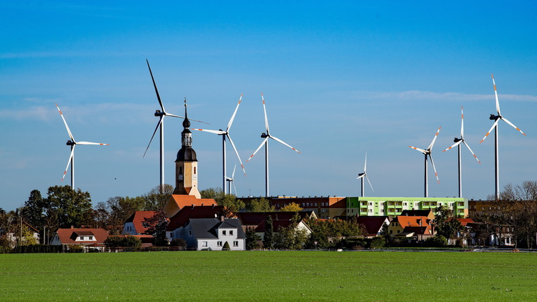 Sachsen macht Tempo beim Ausbau der Erneuerbaren Energien. Trotzdem reichen die errichteten Windräder nicht, um die Ziele bis 2024 zu erreichen.