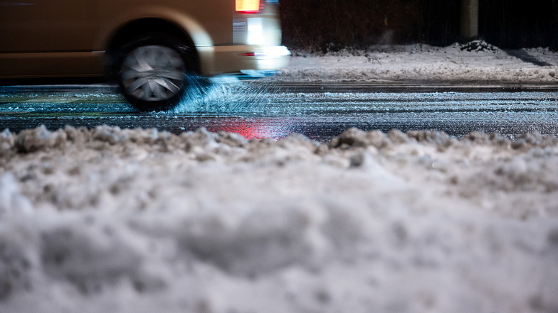 Schnee, Matsch, vereiste Straßen und Wege - das sorgte für einige Unfälle und Beeinträchtigungen im Kreis Görlitz am Donnerstag.