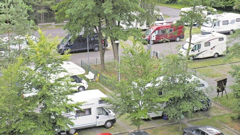 Der Wohnmobil-Stellplatz in Bad Muskau ist gut genutzt, Tendenz steigend. Doch mehr Touristen bedeutet auch, dass es mehr zentrumsnahe Einkaufsmöglichkeiten geben muss.