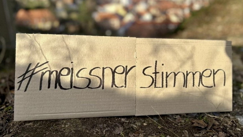 Zwei Pappschilder und ein Hashtag - Die Markenzeichen der Aktion Meißner Stimmen auf Instagram.