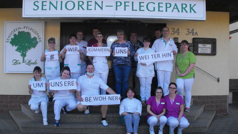 Das Team vom Senioren-Pflegepark "Zur Linde" in Zittau schickte diese Botschaft im April 2020 an die Angehörigen ihrer Hausbewohner. Eine Angehörige antwortete mit einem Dankes-Gruß und schickte es zurück.