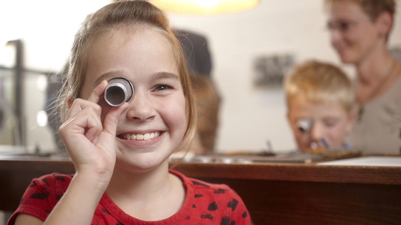 Zeit ist nicht nur ein Thema für Erwachsene! Während der Ferien bietet das Uhrenmuseum in Glashütte spezielle Führungen für Familien an, um auch den Kids das Thema spielerisch zu erklären.