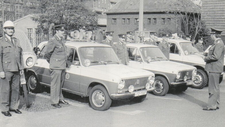 Der Polizei-Lada: Hier im Bild im Jahr 1987 bei einer Diensteinweisung im Volkspolizei-Kreisamt Görlitz.