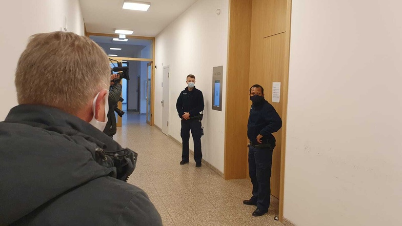 Haftprüfung hinter verschlossenen Türen am Amtsgericht Dresden.