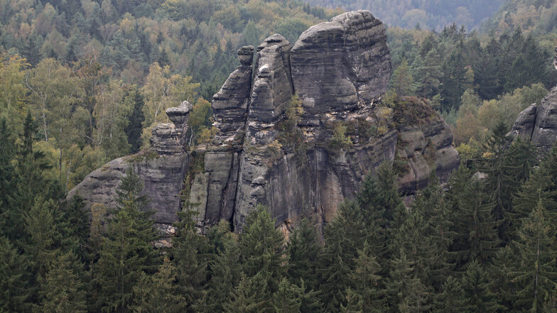 Da war der Klimmerstein noch komplett: Der markante Felskopf links der Mitte ist inzwischen zerborsten.
