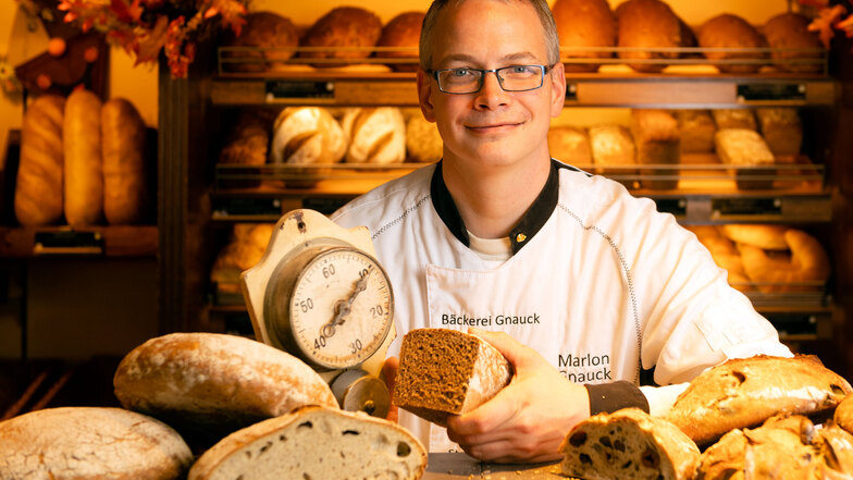 Vor zwölf Jahren hat Bäcker Marlon Gnauck die Rezepte geändert und das Sortiment umgestellt. Damit sichert er den Erfolg des kleinen Betriebs.