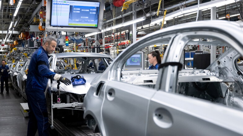 Produktion bei BMW. In Sachsen wird pro Kopf tendenziell immer weniger gearbeitet.