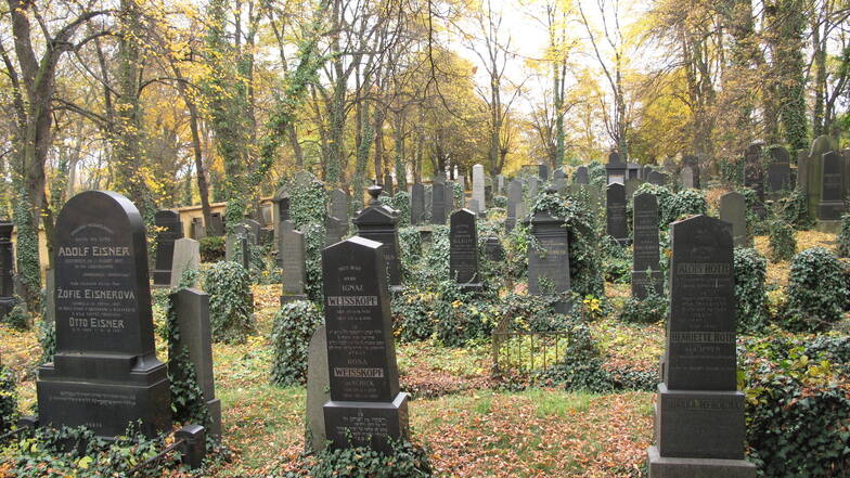 Der Friedhof Malvazinky liegt unweit der Villa, in der Karel Gott seit den 1980er Jahren gelebt hatte. 