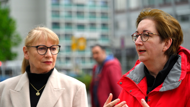 "Als habe man einfach aufgehört": Bundesbauministerin Klara Geywitz und Sachsens Sozialministerin Petra Köpping (beide SPD) in der Dresdner Innenstadt.