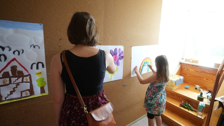 Nach Lust und Laune können sich Kinder und Eltern jetzt im Malort künstlerisch austoben.