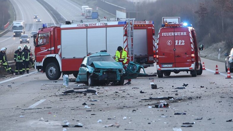 Zwischen dem Autobahndreieck Nossen und der Anschlussstelle Wilsdruff ereignete sich am Samstagmorgen ein tragischer Verkehrsunfall.