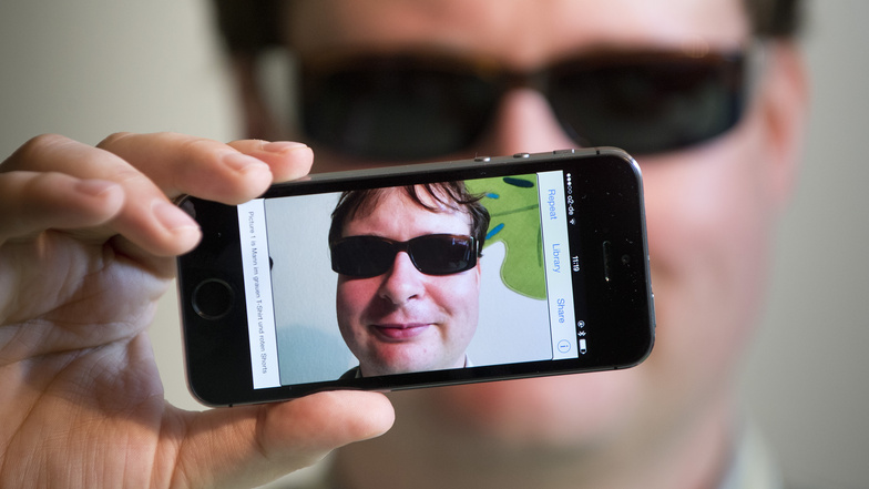 Der Dresdner Informatiker Jan Blüher ist blind und entwickelt Apps für Sehbehinderte.
