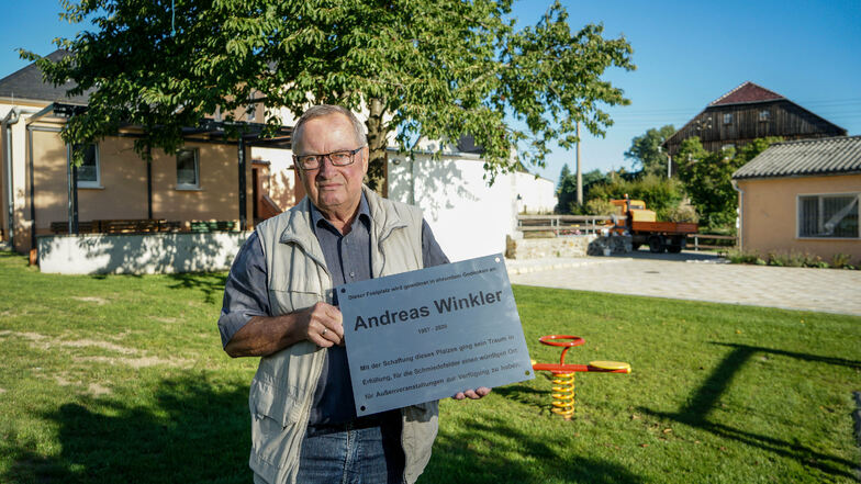 Christian Schöne freut sich auf die Einweihung des neu gestalteten Schmiedefelder Dorfplatzes. Dann wird auch eine Gedenktafel für Andreas Winkler – einer der maßgeblichen Initiatoren des Projektes – angebracht.