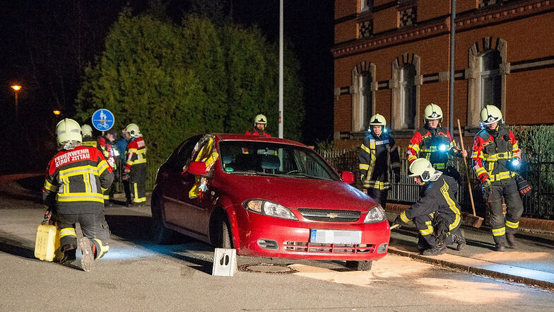 Ist es eine Serie? Allein am Wochenende Scheiben von 21 Autos in Zittau zerstört