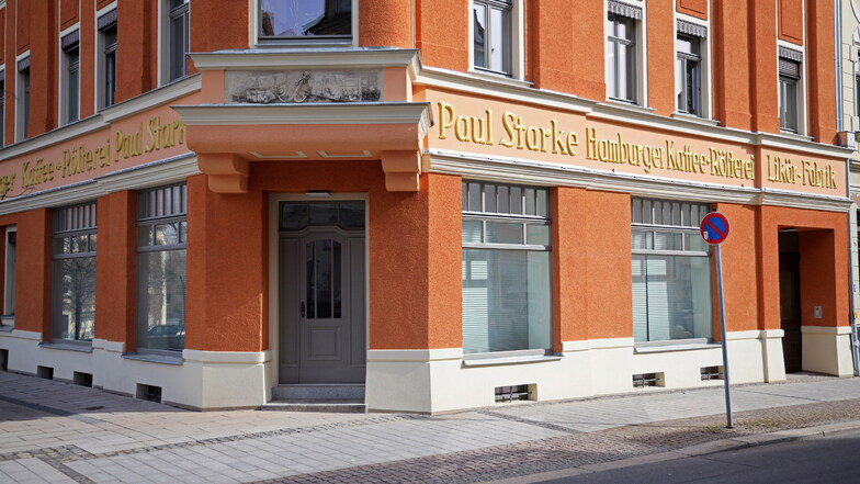 Im denkmalgeschützten Haus Kaffee Starke am Rathausplatz ist der SC Riesa seit diesem Jahr zu finden.
