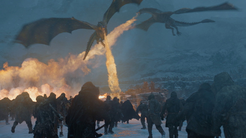 Daenerys Targaryen erscheint mit ihren Drachen am Himmel. Die erfolgreichen "Game of Thrones"-Folgen haben eine Vorgeschichte, die jetzt als neue Staffel verfilmt wird.