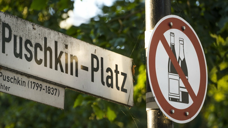 Am Puschkinplatz gibt es ein Alkoholverbot. Das soll Straftaten vorbeugen.
