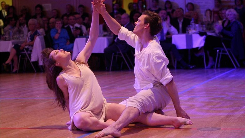 Phil Schwarick (27 ) und Lilly Dreßl aus Dresden vom TSC Excelsior Dresden mit einer  romantischen Performance  im Jazz-Modern-Dance