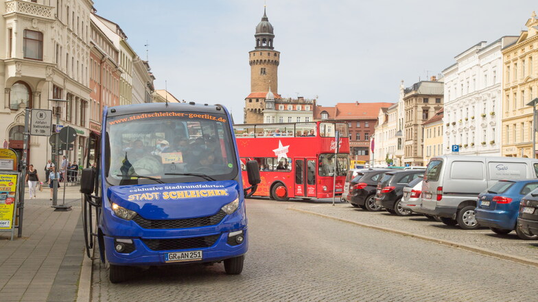 In Görlitz bieten verschiedene Unternehmen Stadtrundfahrten mit dem Bus an. Deshalb sind nun mehrere Standplätze notwendig.