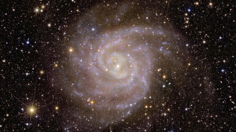 Auf diesem Bild ist die Spiralgalaxie IC 342 oder Caldwell 5 zu sehen.