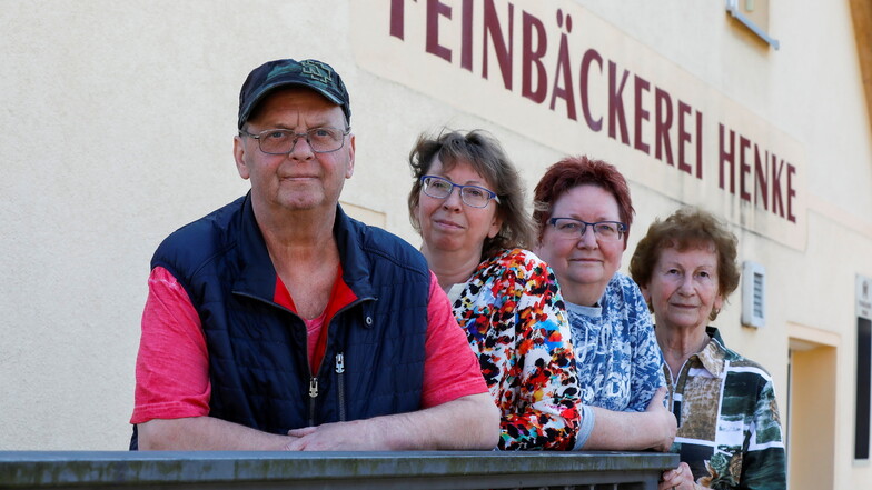Zwei Generationen der Feinbäckerei Henke in Oderwitz - (von links) Bäckermeister Gert Scholtz, seine Frau Irena Scholtz-Henke, ihre Schwester Annett Neumann und ihre Mutter Hannelore Henke.