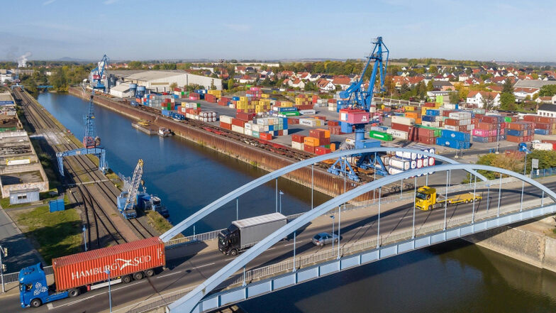Ein Angebot zum Regionalen Entdeckertag ist die Erkundung des Hafens in Riesa.