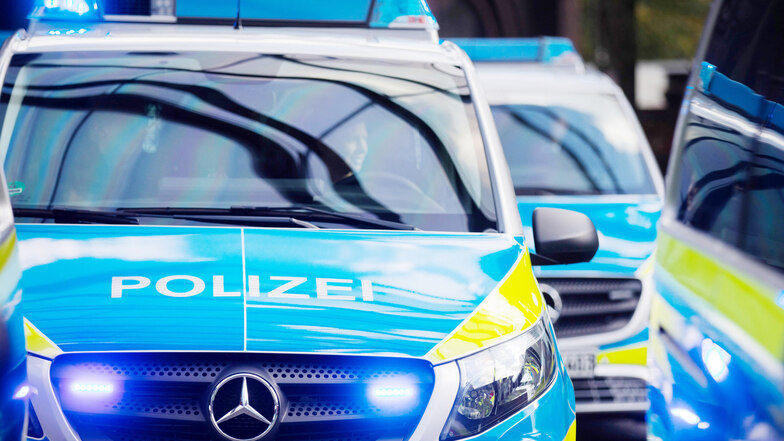 Die Dresdner Polizei hat am Mittwoch auch Massagestudios durchsucht, in denen offenbar verdeckt der Prostitution nachgegangen wurde.
