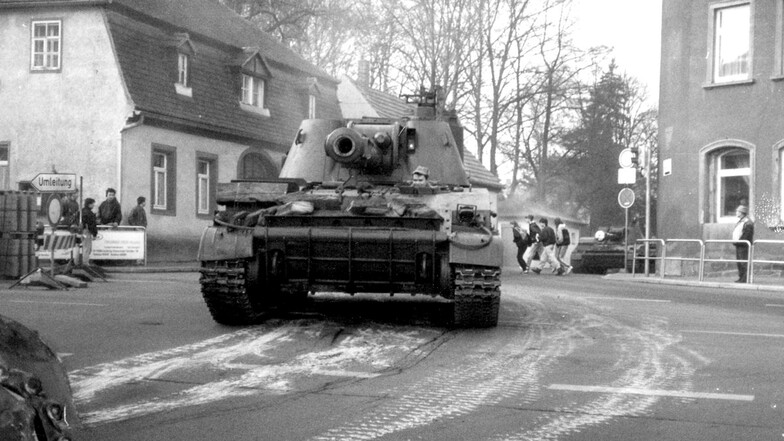 Im Februar 1993 rollten Panzer und andere Militärtechnik über die Colditzer und Johannistalstraße in Leisnig Richtung Bahnhof.