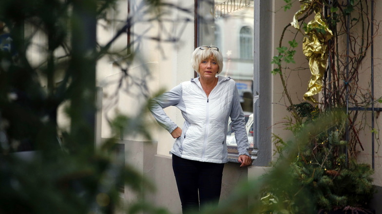 Carola Scholze ist empört und traurig zugleich: Einbrecher versuchten, in ihr Schmuckgeschäft in Kamenz zu gelangen. Als das scheiterte, drangen sie ins Wohnhaus ein und räumten dort Keller und Flur aus.